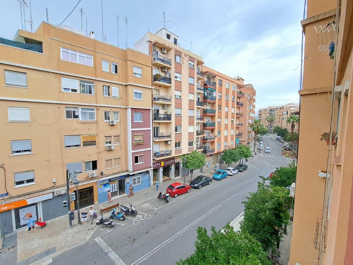 Apartamento Acogedor Con Wifi Valencia Kültér fotó